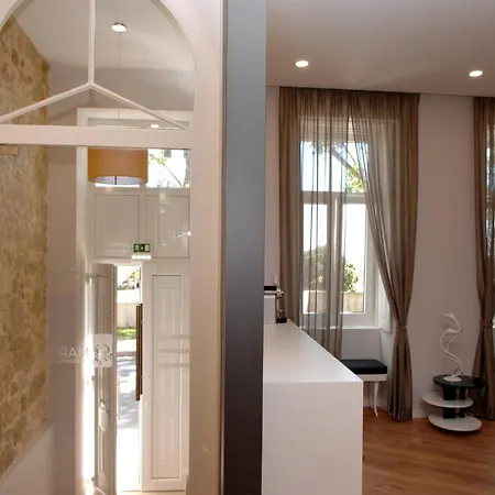 Πανσιόν Marina Charming House 3*